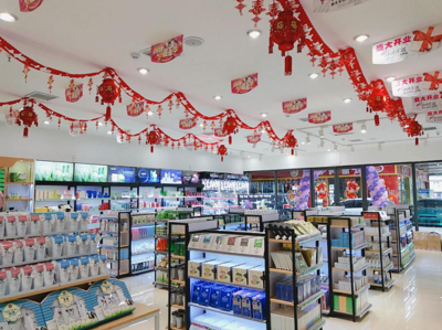 自己開店拿貨還是加盟好？小資生活實(shí)力全程幫扶，化妝品批發(fā)更省心